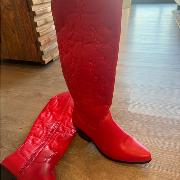 Women’s size 9 red cowboy boots - Picture 3 of 4